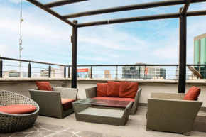 Stylish Studio Onsite Pool Gym & Free Parking